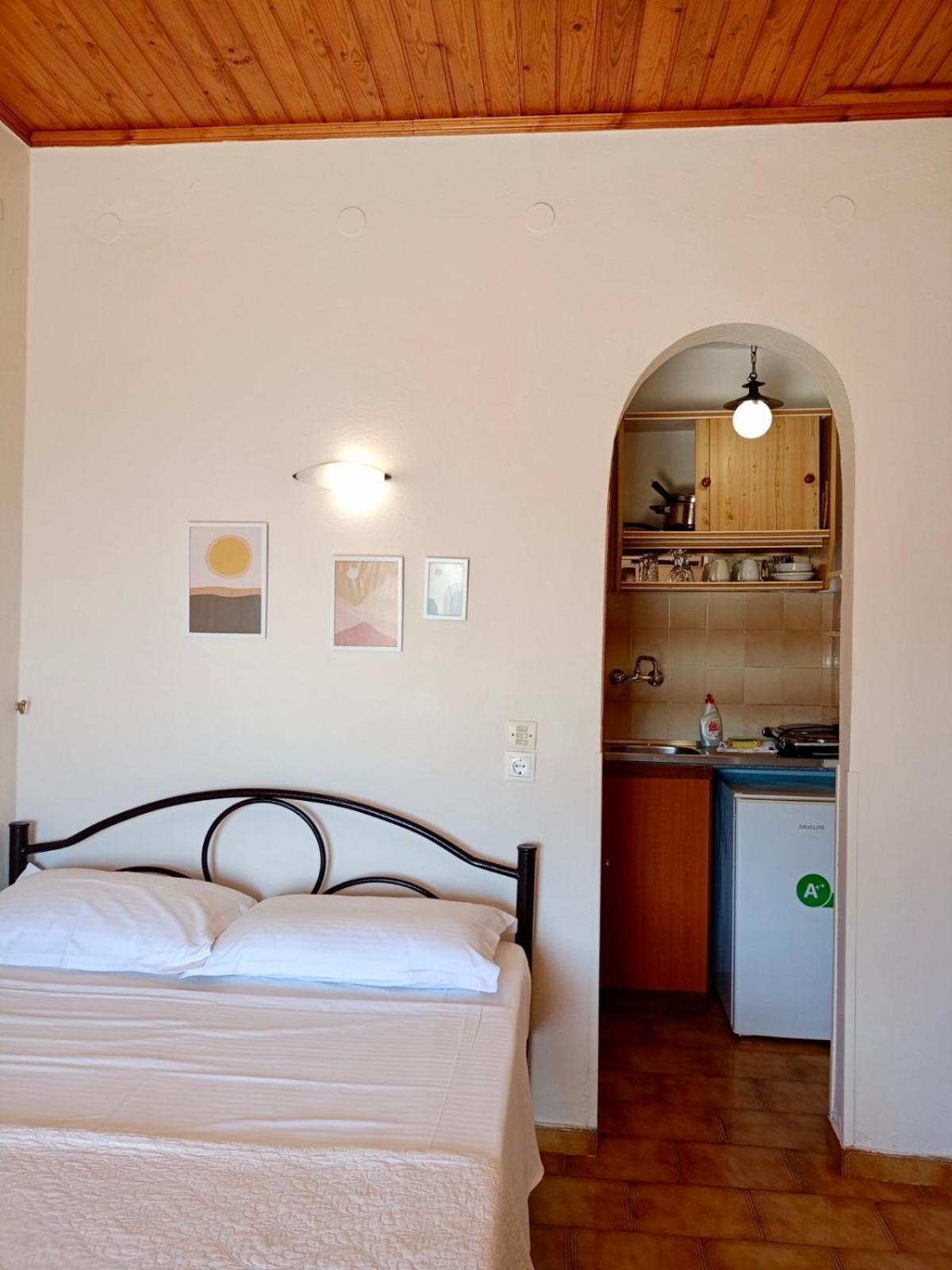 Rena Studios Paleokastritsa